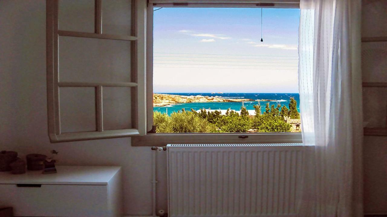 Вілла Nesaea Seafront House Parasporos Екстер'єр фото