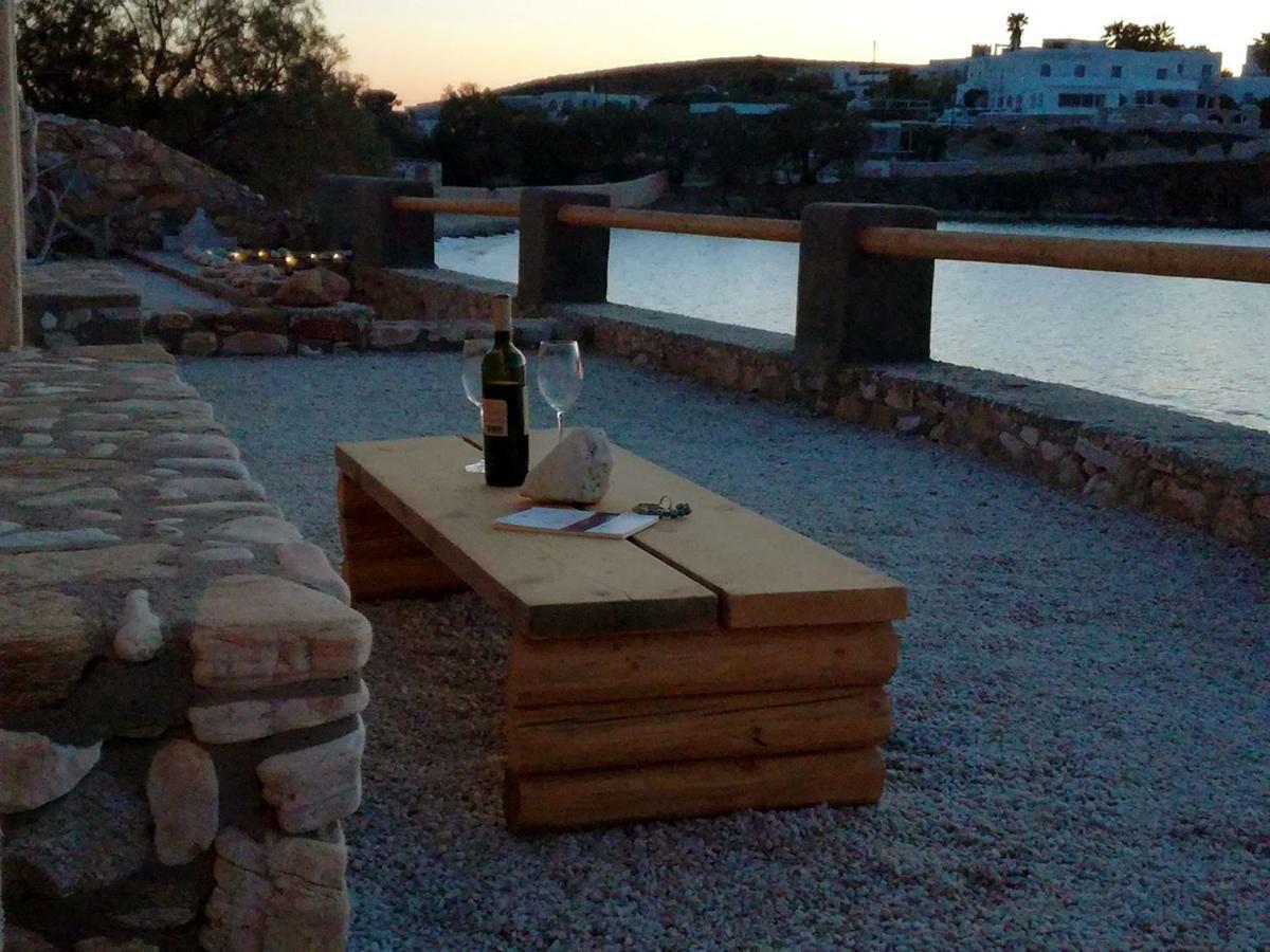 Вілла Nesaea Seafront House Parasporos Екстер'єр фото